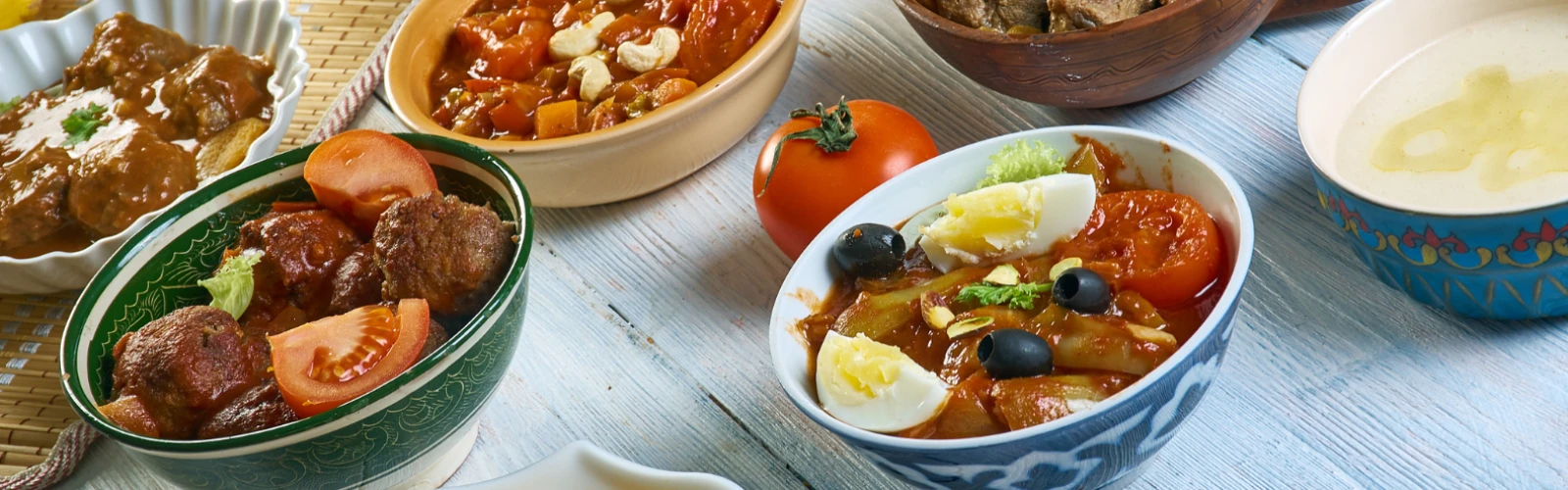 Dining at Freej Swaileh: Traditional Kuwaiti Cuisine

