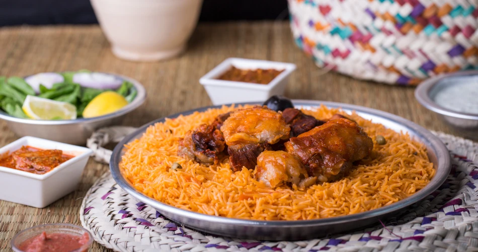 Dining at Freej Swaileh: Traditional Kuwaiti Cuisine
